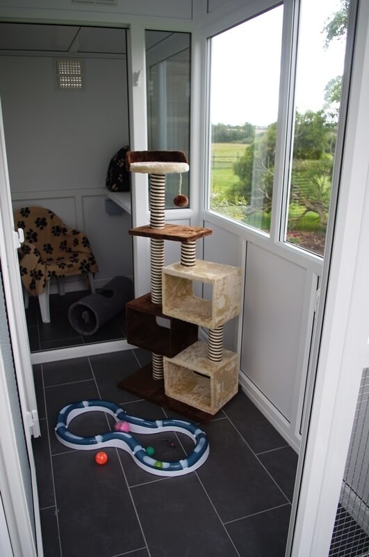 Interior Walk-in Style Pen (1) Interior Walk-in Style Pen (1)